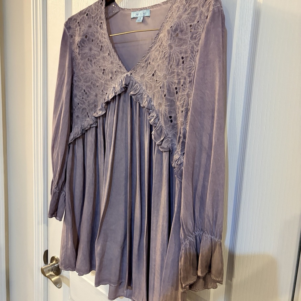 She & Sky Boho Flowey Blouse Size Small Heather Gray Eyelet Detail - Picture 2 of 7